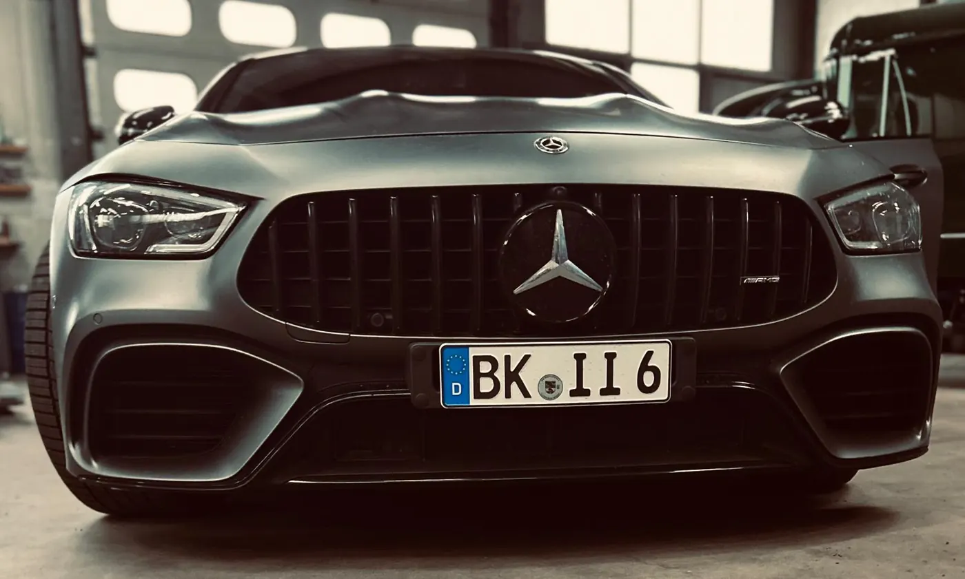 Front und Windschutzscheibe eines Mercedes-AMG GT
